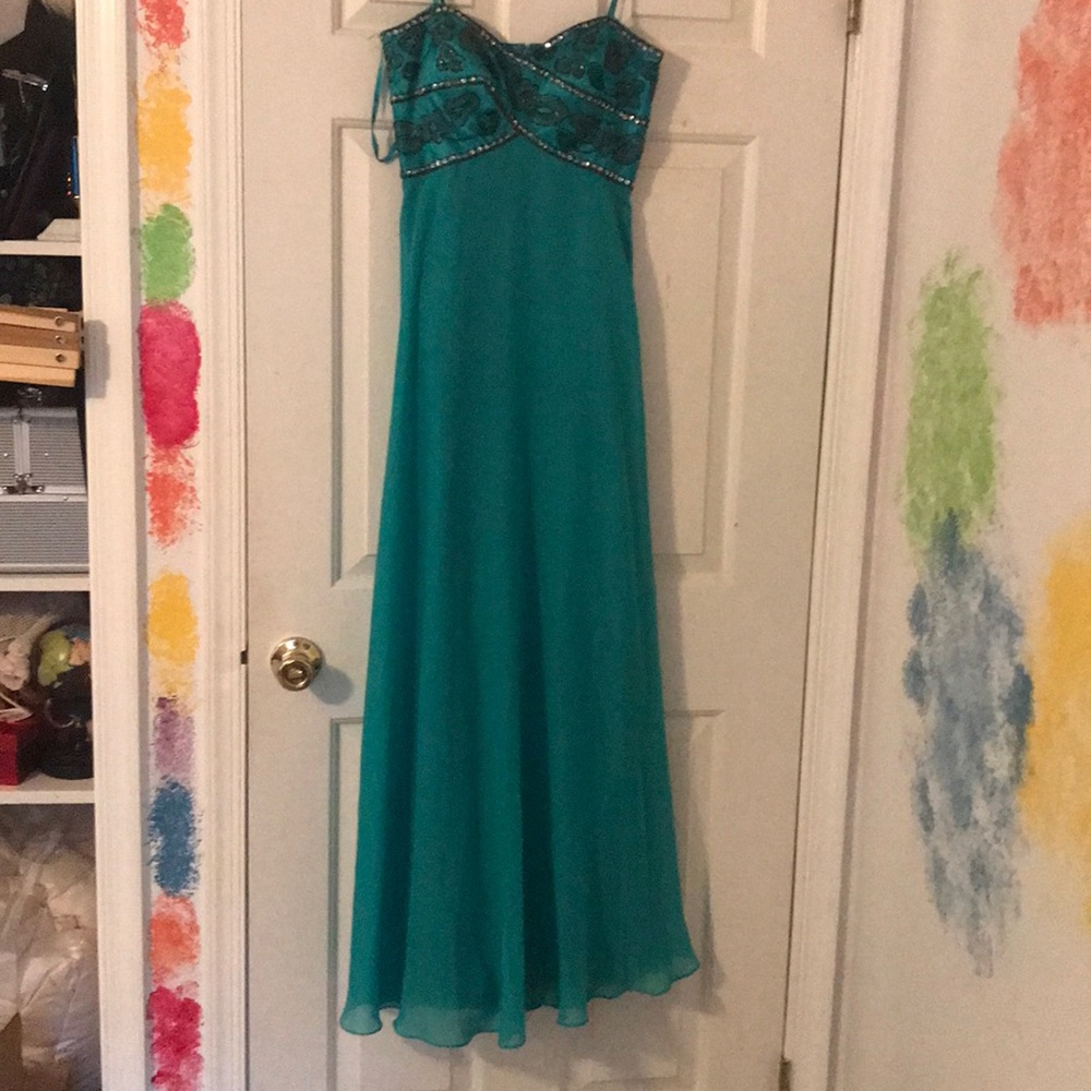 Prom dress - Picture 8 of 11